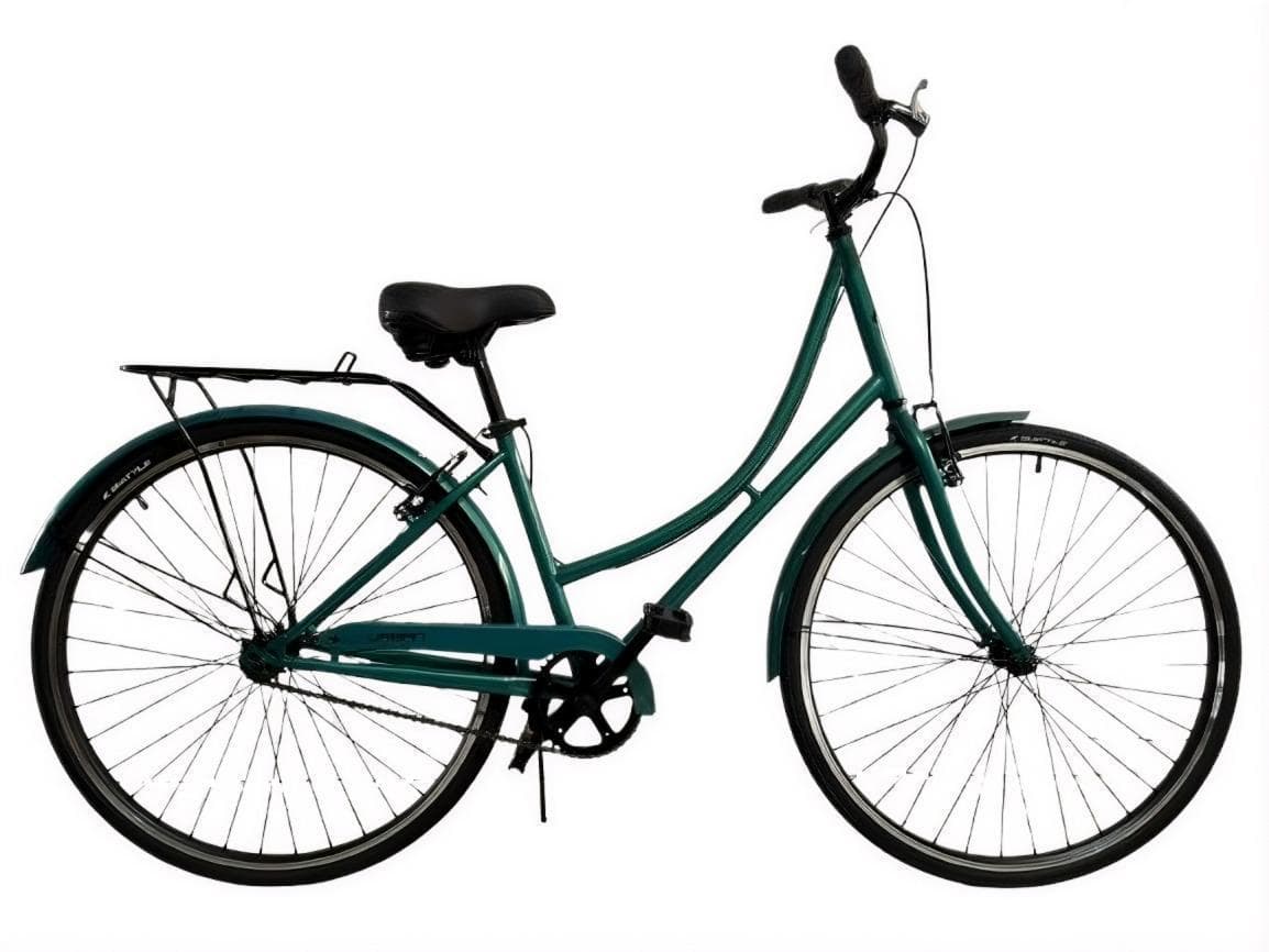 Bicicleta urbana verde oscuro con cuadro bajo, portaequipajes trasero y guardabarros negros sobre blanco.