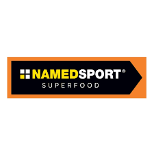 Logotipo de NAMEDSPORT SUPERFOOD con texto amarillo y blanco sobre fondo negro y naranja.